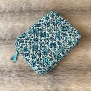 VERA BRADLEY Cloud Vines 2020 10.5”x8” Tablet E-Reader Tech Zip Case Blue Floral